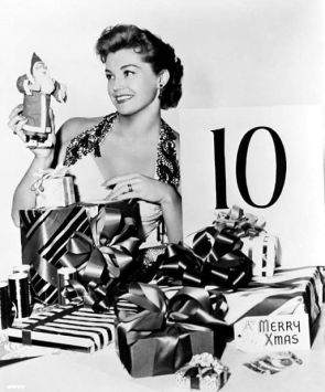 via: http://acertaincinema.com/media-tags/esther-williams/page/2/
