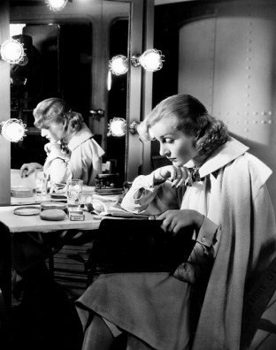 via: http://mariedeflor.tumblr.com/post/33782349396/carole-lombard-studies-the-script-on-the-set-of