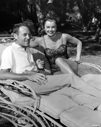 Walters and Williams between takes on Dangerous When Wet via: http://acertaincinema.com/media-tags/esther-williams/page/2/