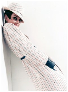 via: http://pleasurephoto.wordpress.com/2012/10/26/audrey-hepburn-at-the-studio-de-boulogne-during-the-making-of-how-to-steal-a-million-in-paris-photograph-by-douglas-kirkland-1965/