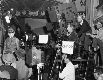 via: http://hollywoodhistoricphotos.ipower.com/hhpstore/product_info.php/products_id/3141