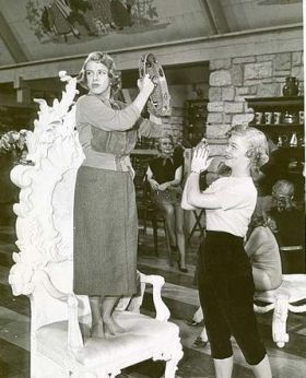 via: http://www.rosemaryclooney.com/filmography/whitechristmas/