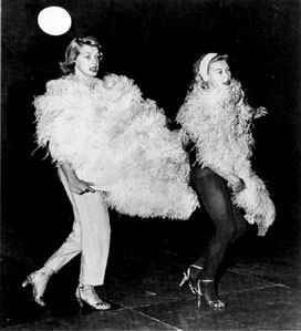 via: http://www.rosemaryclooney.com/filmography/whitechristmas/