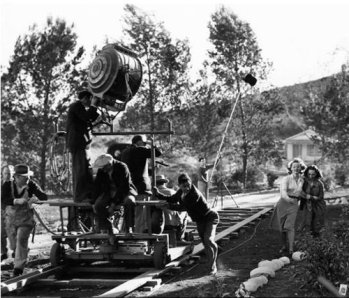 via: https://dancinglady39.wordpress.com/2014/08/29/on-the-set-11/