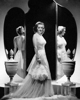 via: http://chicvintagebrides.com/index.php/style-icon/style-icon-bette-davis/