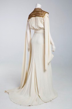 via: http://fripperiesandfobs.tumblr.com/post/106960450655/costume-designed-by-dolly-tree-for-myrna-loy-in-i