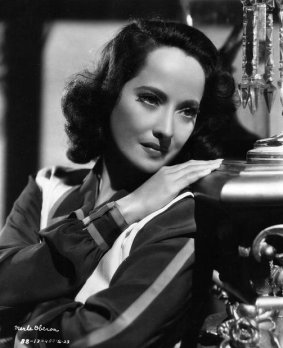 via: http://acertaincinema.com/media-tags/merle-oberon/