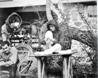 via: http://www.tcm.com/tcmdb/title/568/Bringing-Up-Baby/#