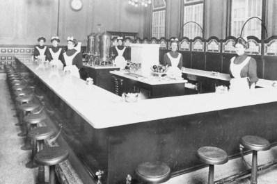 via: https://wolffianclassicmoviesdigest.wordpress.com/2014/05/