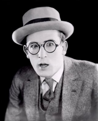 Harold Lloyd via: http://www.doctormacro.com/Movie%20Star%20Pages/Lloyd,%20Harold.htm