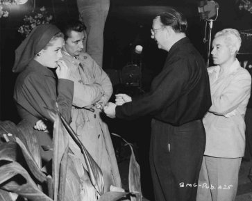 Greer, Mitchum, and Tourneur on set via: http://www.tcm.com/tcmdb/title/361/Out-of-the-Past/#tcmarcp-145740
