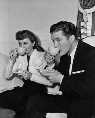 Christmas in Connecticut: Barbara Stanwyck and Dennis Morgan