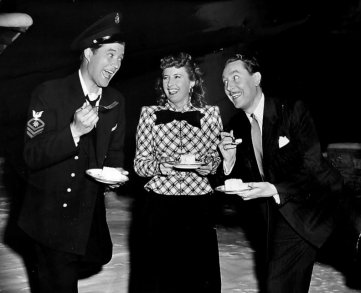 Christmas in Connecticut: Barbara Stanwyck and Dennis Morgan